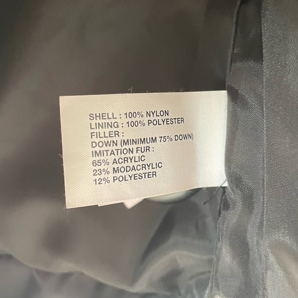 Women's GAP Hooded Puffer Vest - Sz. M(P) - Picture 5 of 5